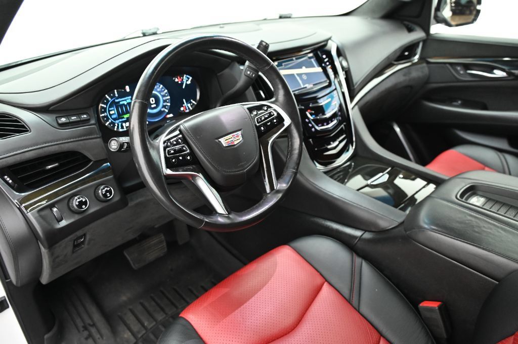 Used 2018 Cadillac Escalade Platinum AWD/4WD image 25