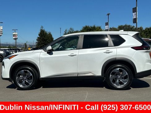 Used 2024 Nissan Rogue SV FWD image 7