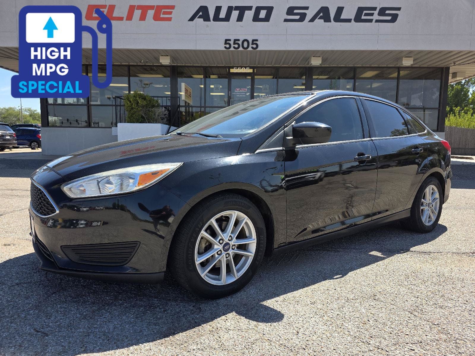Used 2018 Ford Focus SE FWD image 1