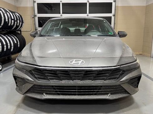 Used 2025 Hyundai Elantra SEL image 3