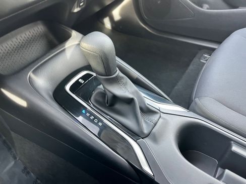 Used 2025 Toyota Corolla LE image 40