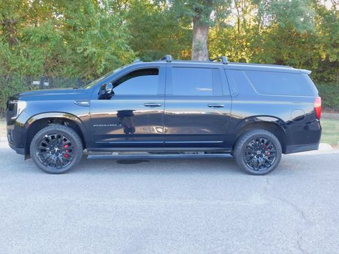 Used 2023 GMC Yukon XL Denali Ultimate AWD/4WD image 9