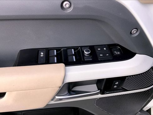 Used 2020 Land Rover Defender 110 SE image 35