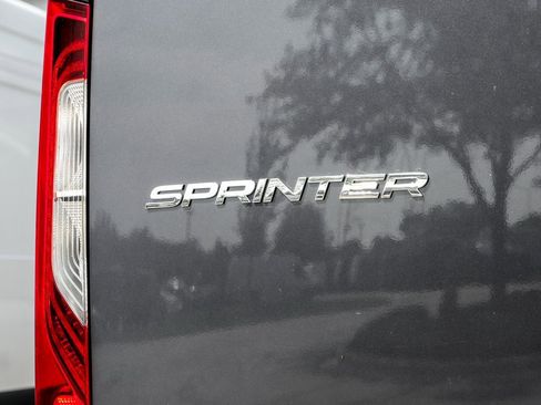 Used 2025 Mercedes-Benz Sprinter 2500 image 9