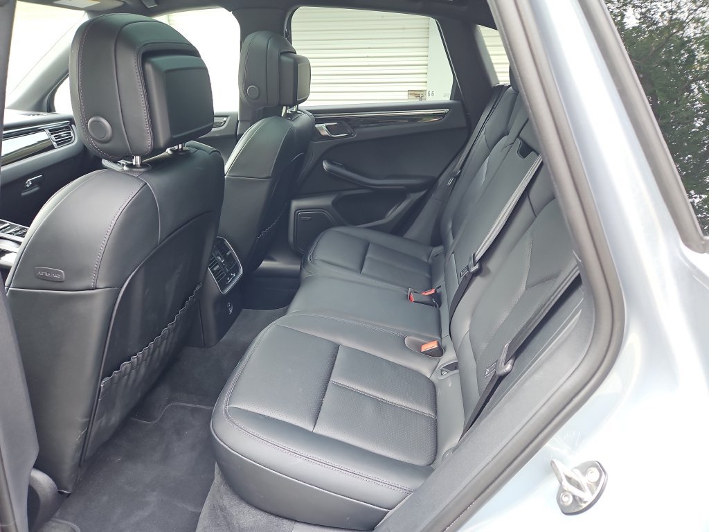 Certified 2026 Porsche Macan Turbo AWD/4WD image 38