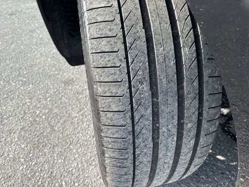 Used 2017 Porsche Macan Turbo image 35