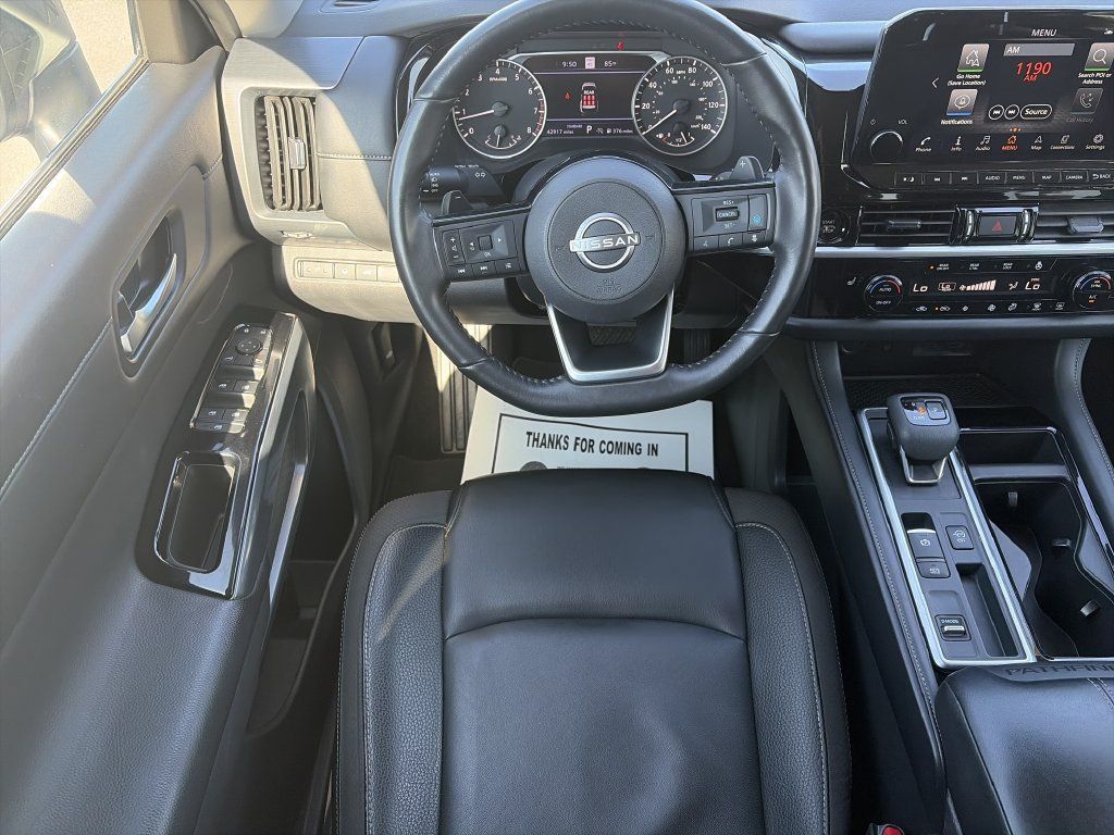 Used 2025 Nissan Pathfinder SL FWD image 15