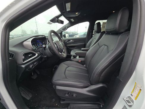 New 2026 Chrysler Voyager LX FWD image 24