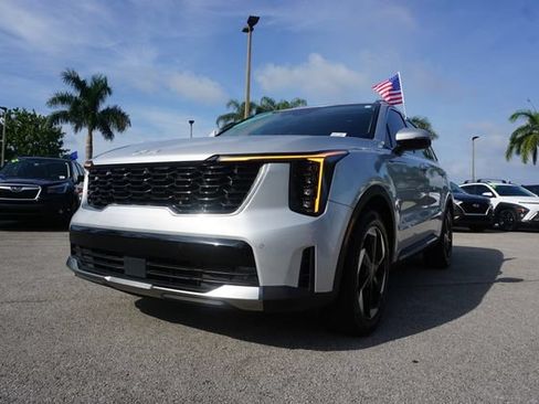 Used 2025 Kia Sorento EX FWD image 13