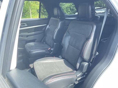 Used 2018 Ford Explorer XLT w/ Equipment Group 202A AWD/4WD image 25