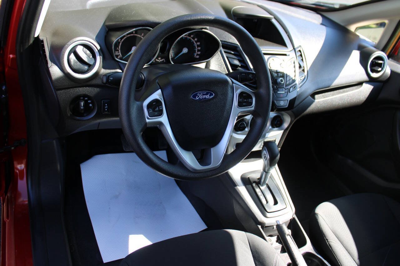 Used 2018 Ford Fiesta SE w/ Cold Weather Package FWD image 9
