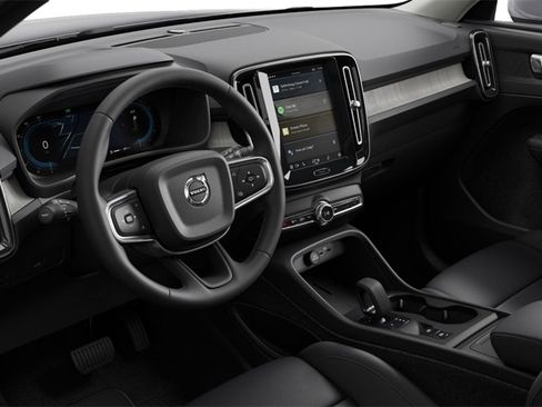 Certified 2025 Volvo XC40 B5 Core image 4