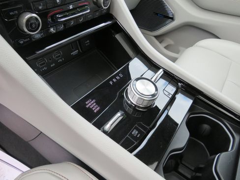 Used 2023 Jeep Grand Cherokee Overland w/ Adv Protech Group III image 13