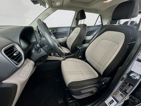 Used 2025 Hyundai Venue SEL image 13
