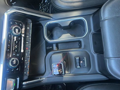 Used 2023 GMC Sierra 1500 Denali w/ Technology Package AWD/4WD image 9