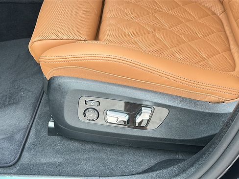 New 2026 BMW X6 xDrive40i w/ Climate Comfort Package image 12