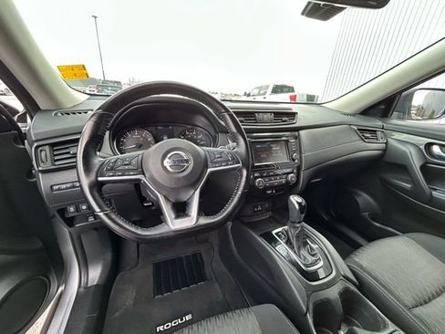 Used 2020 Nissan Rogue SV image 18
