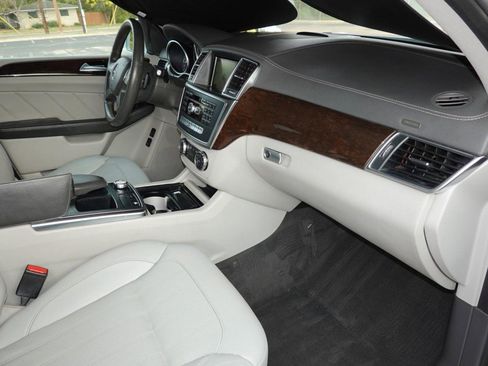 Used 2015 Mercedes-Benz GL 450 4MATIC 4dr GL 450 image 23