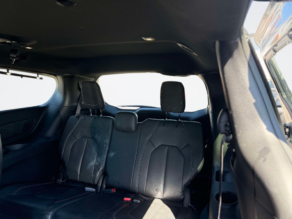 Used 2018 Chrysler Pacifica Touring-L Plus w/ Advanced Safetytec Group FWD image 16