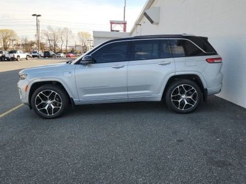 Used 2023 Jeep Grand Cherokee Summit image 5