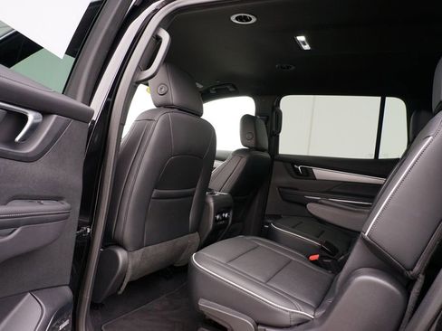 Used 2025 Buick Enclave Preferred image 18