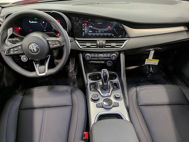 Used 2025 Alfa Romeo Giulia w/ Driving Assist Package RWD image 26