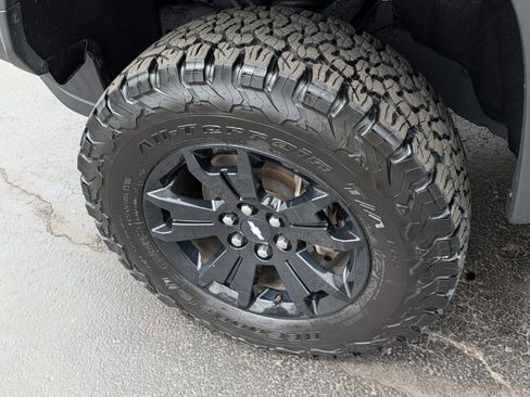 Used 2020 Chevrolet Colorado ZR2 w/ ZR2 Midnight Special Edition AWD/4WD image 19
