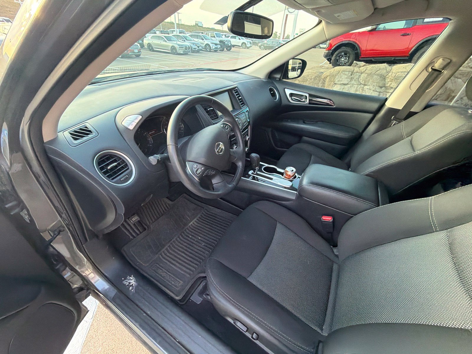 Used 2020 Nissan Pathfinder SV FWD image 7