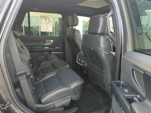 Used 2025 Ford Expedition Tremor AWD/4WD image 19