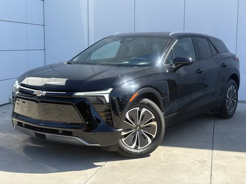 Used 2024 Chevrolet Blazer EV LT AWD/4WD image 2