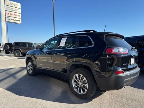 Used 2022 Jeep Cherokee Latitude Lux w/ Mopar Interior Package AWD/4WD image 4