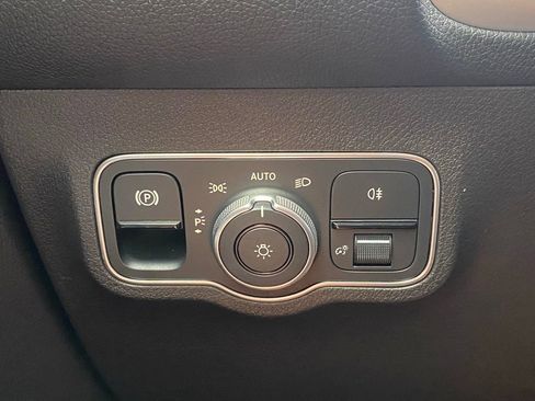 Used 2023 Mercedes-Benz EQB 250+ image 33