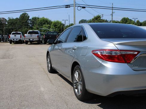 Used 2017 Toyota Camry SE FWD image 14