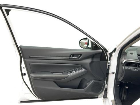 New 2026 Nissan Altima 2.5 SV FWD image 9