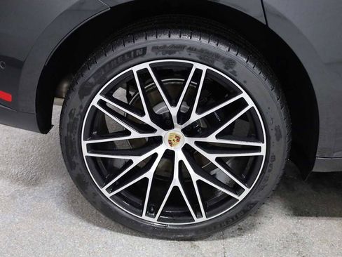 New 2026 Porsche Macan AWD/4WD image 37