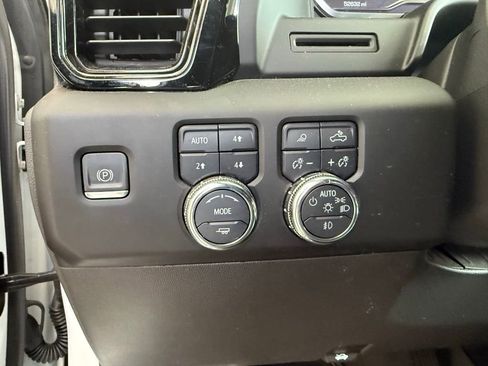 Used 2023 GMC Sierra 1500 AT4 w/ AT4 Preferred Package image 29