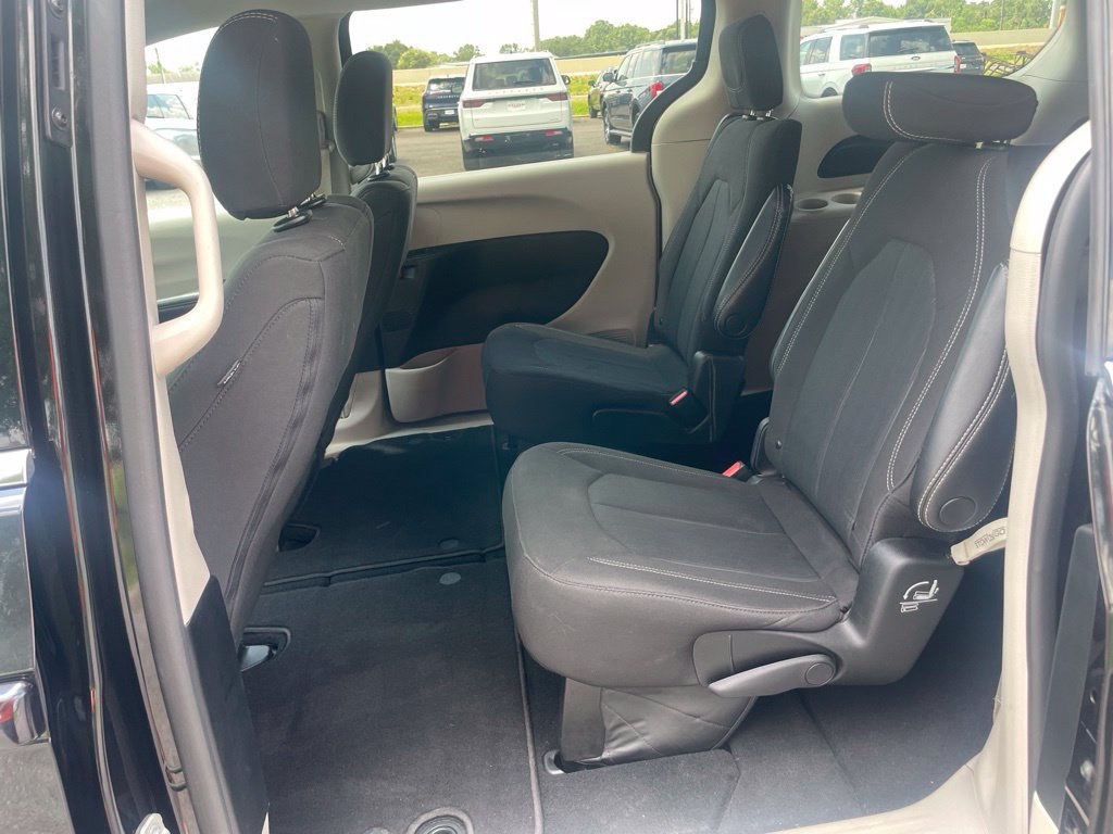 Used 2023 Chrysler Voyager LX FWD image 12