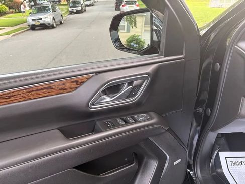 Used 2022 Chevrolet Suburban Premier w/ Premium Package AWD/4WD image 14