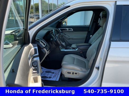 Used 2015 Ford Explorer XLT w/ Equipment Group 202A FWD image 28