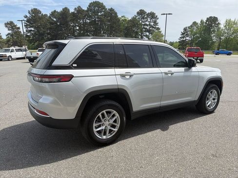 Used 2025 Jeep Grand Cherokee Laredo X image 8