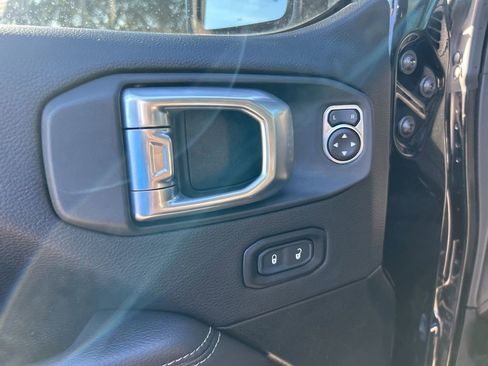 Certified 2022 Jeep Gladiator Overland w/ Popular Equipment Package image 34