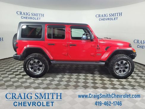 Used 2019 Jeep Wrangler Unlimited Sahara w/ Cold Weather Group AWD/4WD image 6