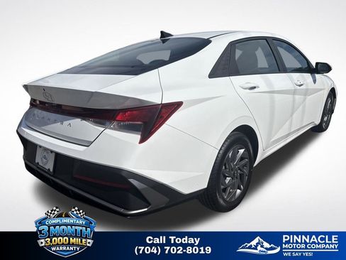 Used 2024 Hyundai Elantra SEL FWD image 4