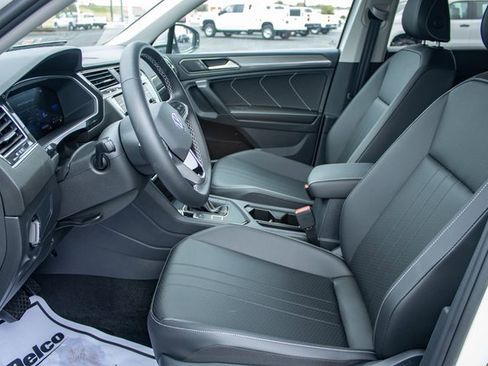 Used 2023 Volkswagen Tiguan SE image 12