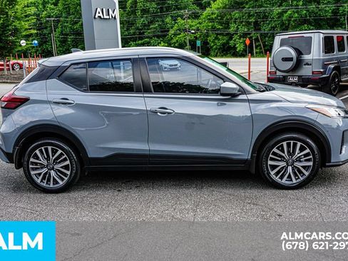 Used 2023 Nissan Kicks SV FWD image 8