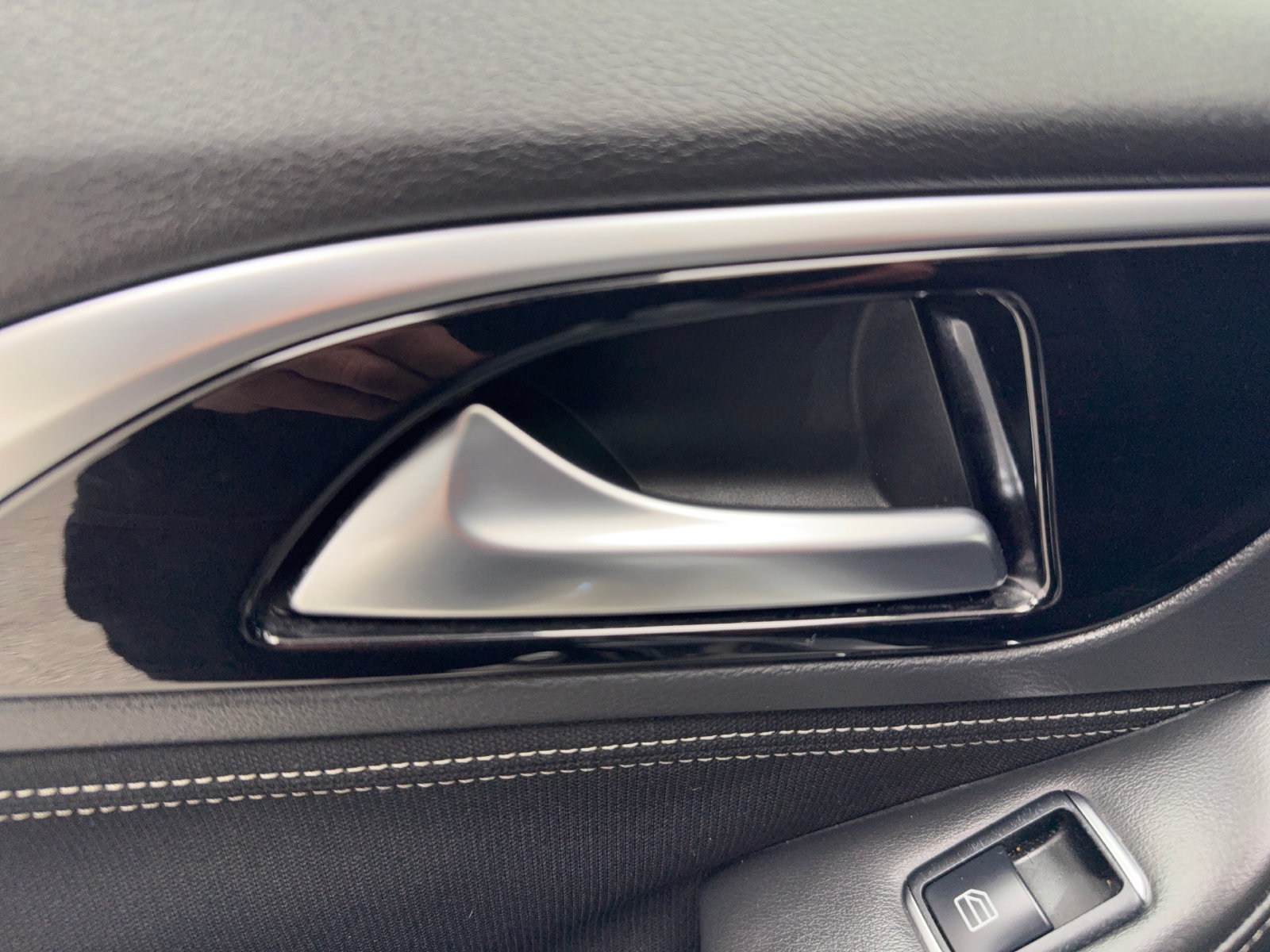 Used 2019 INFINITI QX30 FWD image 42