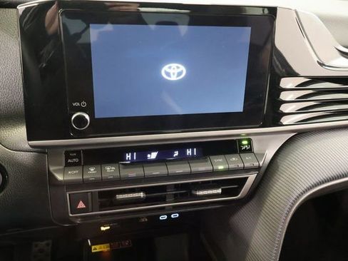 Used 2025 Toyota Camry SE image 21