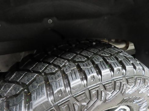 Used 2025 Chevrolet Silverado 1500 ZR2 w/ Technology Package image 39