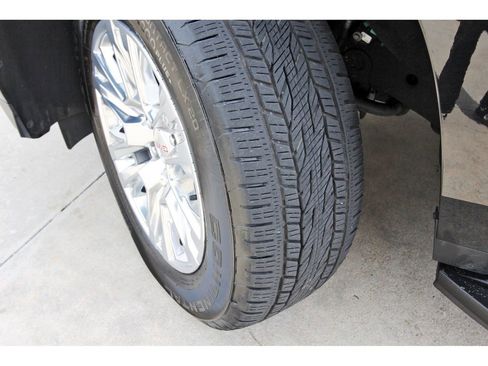 Used 2025 GMC Yukon Denali AWD/4WD image 33