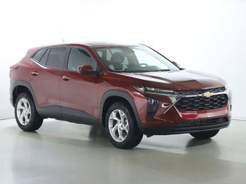 Used 2024 Chevrolet Trax LS w/ LS Convenience Package FWD image 9